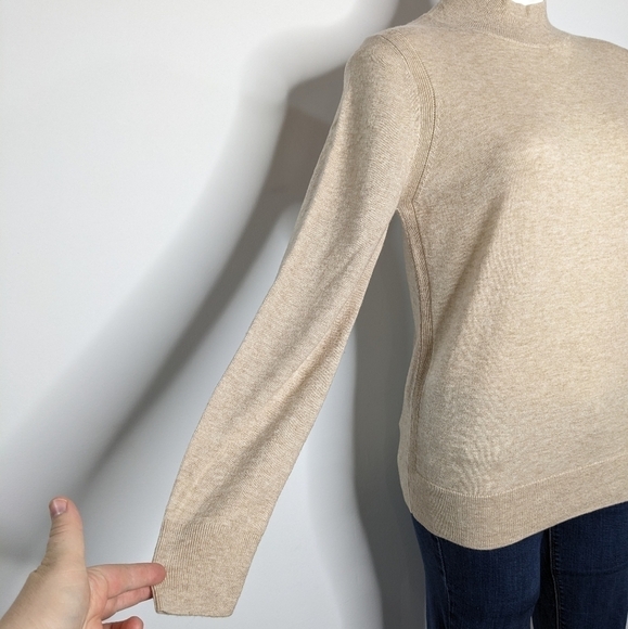 NWT Banana Republic Factory tan long sleeve lightweight wool blend sweater S - Picture 4 of 8